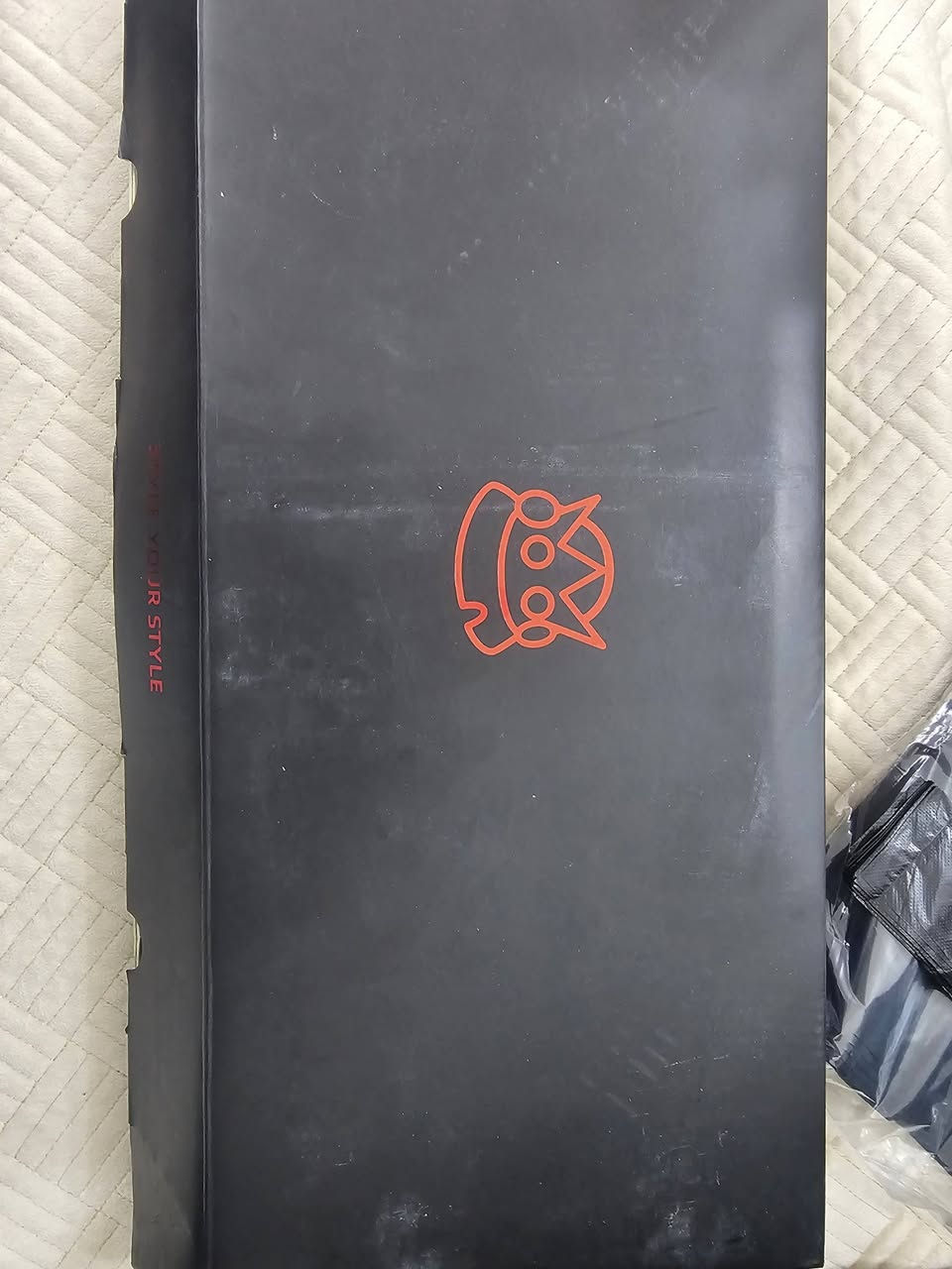 متوفر 25 الف 
***********
ملاحظة الكيبورد يكون بدون ازرار
