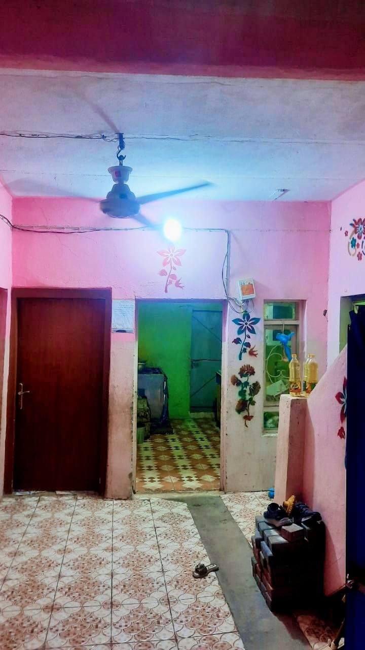 يا الله بيت للبيع77مترطابو صرف مشترك
طابقين 
غرفة نوم وصالة واستقبال  وصحيات وممر 7 متر
الطابق الثاني.. 
غرفة وبيتونة وسطح+سطح ثاني فوق الغرفة والبيتونة
ارتفاع البيت 8 ونص وعالي  عن الشارع
متوفر كافة الخدمات تبليط انارة مدارس محلات
العنوان👈ديوانية حي الصدر الرابع قرب مدرسة العراق 
السعر 72000000مليون  وبي مجال للشراي
للتواصل ***********  واتساب
