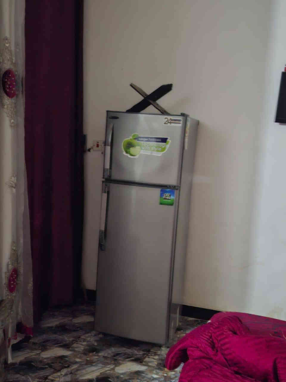 غرفه نوم معه ثلاجه الغرفه مستعمله شي غليل العنوان الدوره ***********
