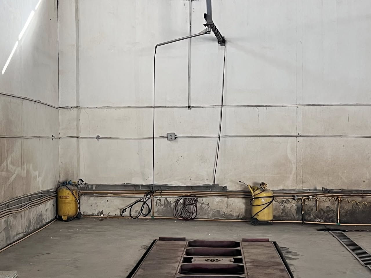 � فرصة استثمارية مميزة 🔹

جملون حديث ومتكامل يحتوي على:
✅ أجهزة غسل متكاملة
✅ جملون مخصص للتخزين أو قابل لمشاريع أخرى
✅ كوفي مجهز
✅ صحيات جاهزة

📐 المواصفات:

 • الواجهة: 18 متر
 • النزال (العمق): 38 متر

📍 الموقع:
مجاور ملعب الحلابسة – قرب بيت الرئيس محمد الحلبوسي
موقع حيوي ومناسب للاستثمار التجاري والخدمي

💼 المشروع معروض للبيع أو الإيجار
فرصة لا تُعوّض لأصحاب المشاريع والمستثمرين.

📞 للاستفسار 
***********
