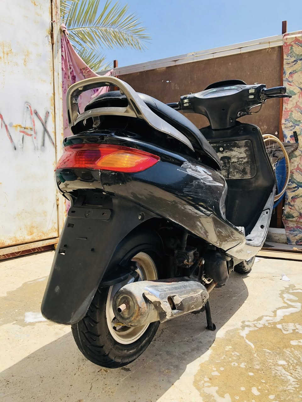 سلام عليكم
فراشه للبيع
كهربائيات شغاله كله
تايرات جدد
سلف 
هندر
مكينه مفتوحه مبدل ولفات
مكينه ناعمه
مكاني حله
سعر 350وبيه مجال للشراي
***********
