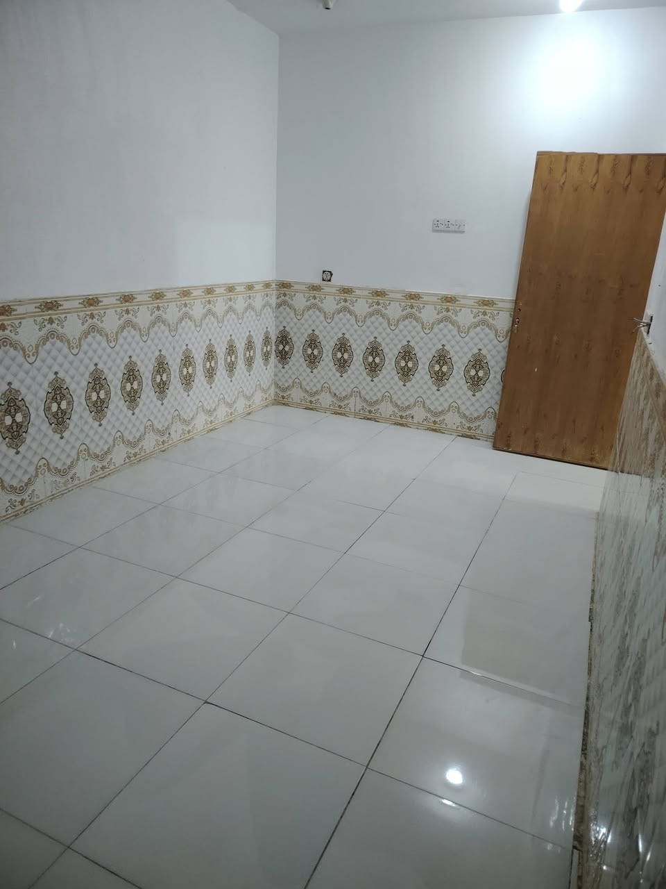 يوجد لدينا
مشتمل الإيجار حديث البناء درجة أولى طابق ثاني

غرفة كلدور استقبال مطبخ مجمع صحيات

سعر الاجار 250 الف

حله حي الكفاءات خلف كراج الموحد

للاستفسار الاتصال على الرقم ***********
