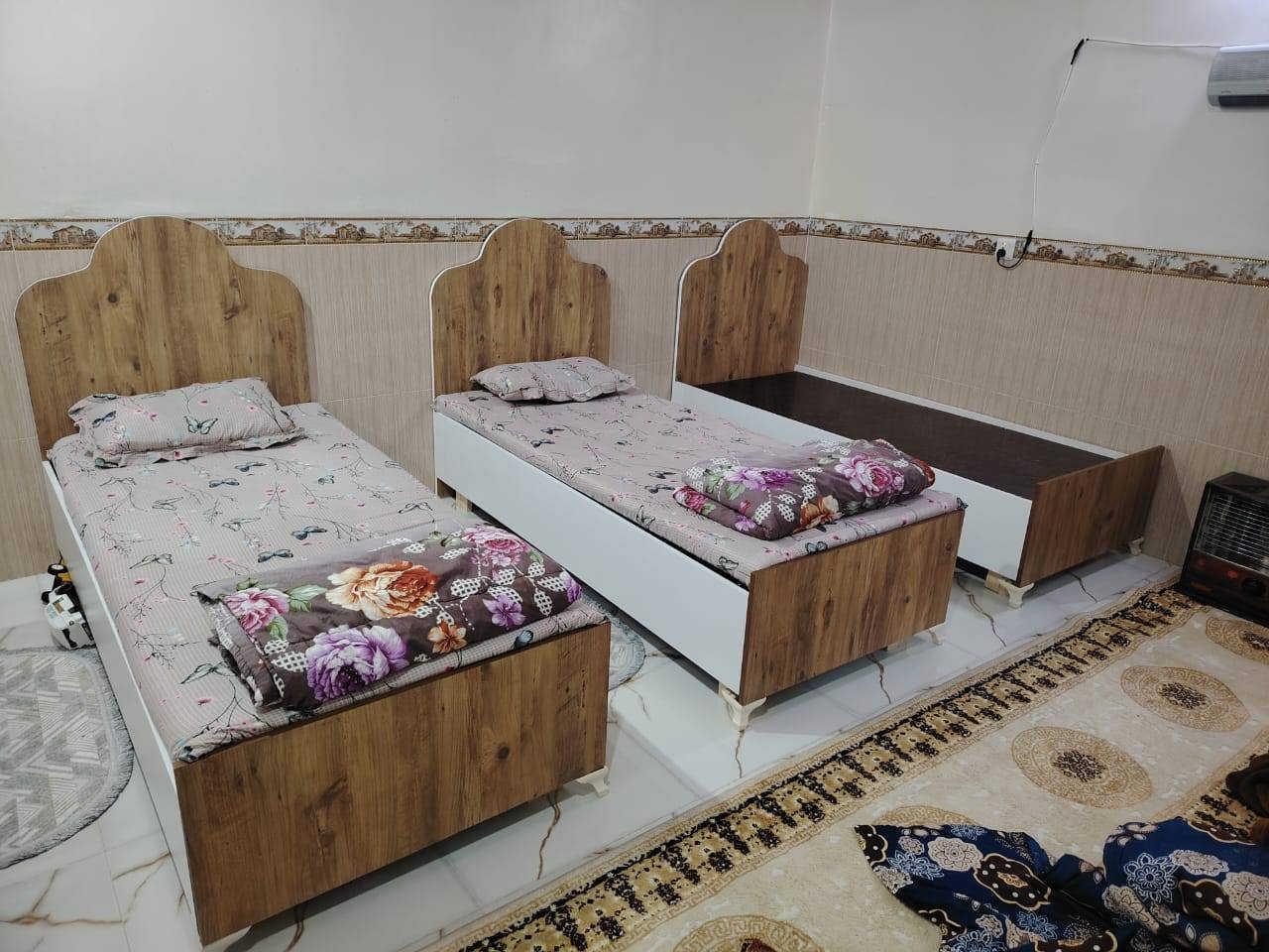 شغلنا اليوم 
جرابي نفر 
تغليف بالخشب التركي  اللون الصاجي  
والداخل المنامية ( الصومية ) شغل عراقي بخشب روسي مع ارجل مستقلة
  ضمان الوزن  لحد 150 كيلو غرام 
العنوان خانقين داره كوناره 
مقابل محطة كه لات لتعبئة ماء الشرب 
***********
