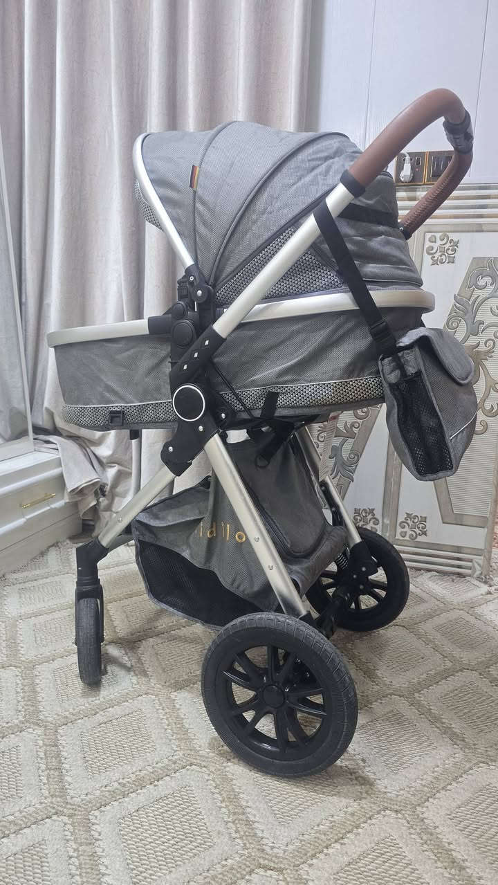 عربانة اطفال ماركة اصلية بيهه هواي مواصفات
سلة تنفصل
جنط ٢ كبار
دبلات بالتواير
تتطبك 
وبعد هواي شغلات
 ماخذهه ب١٥٠ وما مستعمليهه غير كم يوم
سعرها ١٠٠ وبيها مجال
***********
