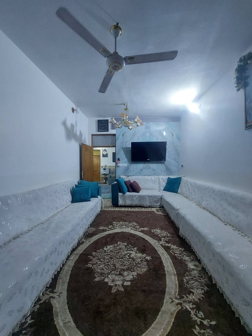 دار للبيع 125 متر بالنجف  حي ميسان قطاع 84 طابو صرف
منطقة الشريط عرض الشارع 15 متر
طابقين كونكريت مسلح

الطابق الأول / غرفة وصالة وأستقبال ومطبخ وصحيات داخلية وخارجية
الطابق الثاني / غرفتين نظام سويت   وصالة 

السعر 183 مع المجال. .....D

للأستفسار *********** واتساب أيضاً موجود
