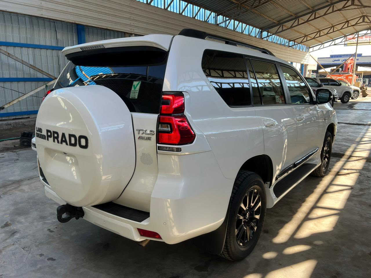 السلام عليكم
برادو  TXS
موديل ٢٣ 
ماشيه ٥٨
شركت ساز 
فول مواصفات
كفاله عامه 
رقم شمالي 
واسط الزبيديه 
***********
