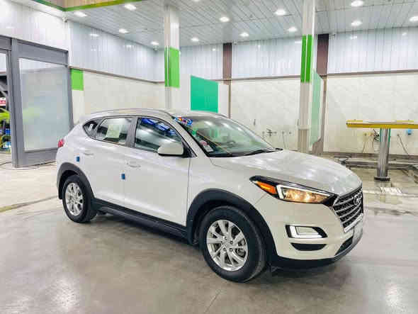 سلام عليك شباب توسان موديل 2021 وارد امريكي حادثها كلش حلوة طخة بسيطة بل بنيد بدون اي دواخل محرك 2400 كير ومكينة خير من الله جاهزات صدر كلة جديد تخم تاير قبل سبوع مشدود تبريد ثلج مواصفات السيارة نص فول  سيارة جاهزة مال جناي كلش نضيفة استخدام شخصي ماشية 82 الف 
سيارة جداً محافظ عليها رقم بغداد الماني تحويل ثاني يوم وين ما يعجبك 
عنواني بغداد 
للستفسار اكثر اتصل ***********
الشراي يتصل واني خادم للجميع 
ممتواجد على النت الرجاء اتصال فقط
