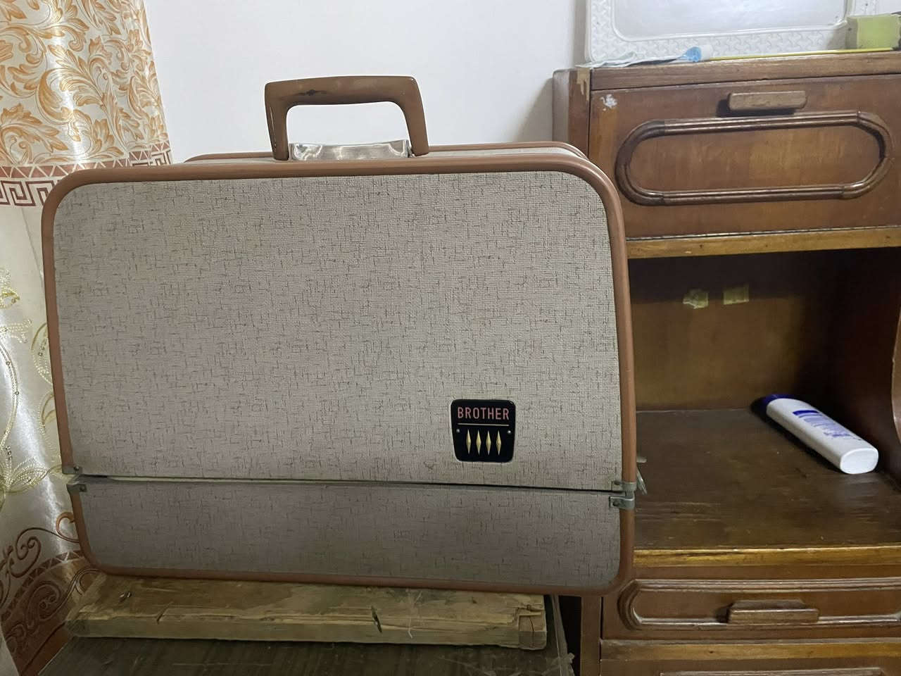 مكينه خياطة للبيع
السعر٢٠٠ الف بيها مجال


**إذا كنت صاحب هذا الإعلان وتريد حذفه لأي سبب، رجاءا أرسل رسالة إلى الدعم الفني**