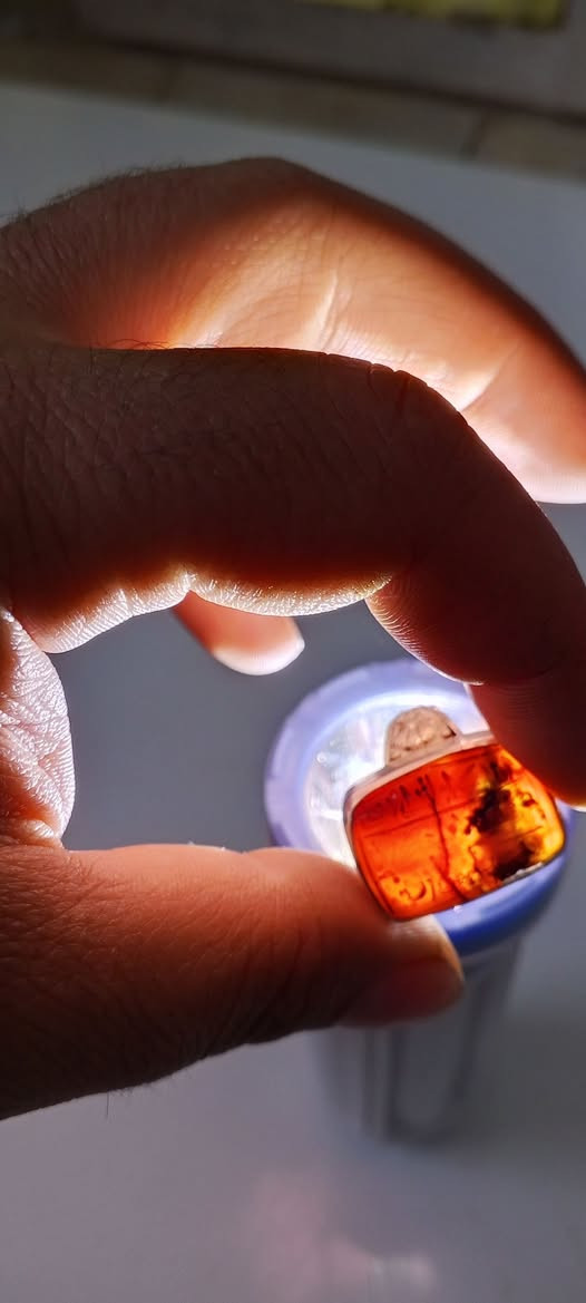 يمانيه قديمة جدااااا جدااا داخله  بيه تصوير كف قابض ع شي ومنقوش عليه سوره الكوثر المباركه الي يريده يتفضل خاص


**إذا كنت صاحب هذا الإعلان وتريد حذفه لأي سبب، رجاءا أرسل رسالة إلى الدعم الفني**