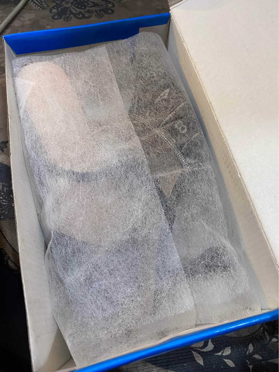 السلام عليكم 
كعب نسائي 
جديد غير مستخدم
قياس 38/37
السعر 10 الاف 
مكاني بغداد بلديات
يوجد توصيل *********** بغداد, العراق
