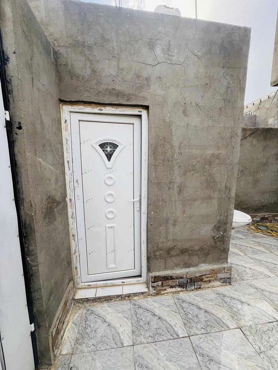 بيت للبيع ‏طابو صرف ‏المساحة 281 متر الموقع الحيرة حي الحسين￼واجهه ١٢ ونصف نزال ٢٢ونصف بناء بلوك اساس وسقف كونكريت بي غرفتين ومطبخ وصاله واستقبال وثلاث صحيات وحمام بناء درجه اولى وموقع مميز مطلوب للأسكان فرصة جيده لشراء دار جديد للتواصل 
اتصال او واتساب 
***********
