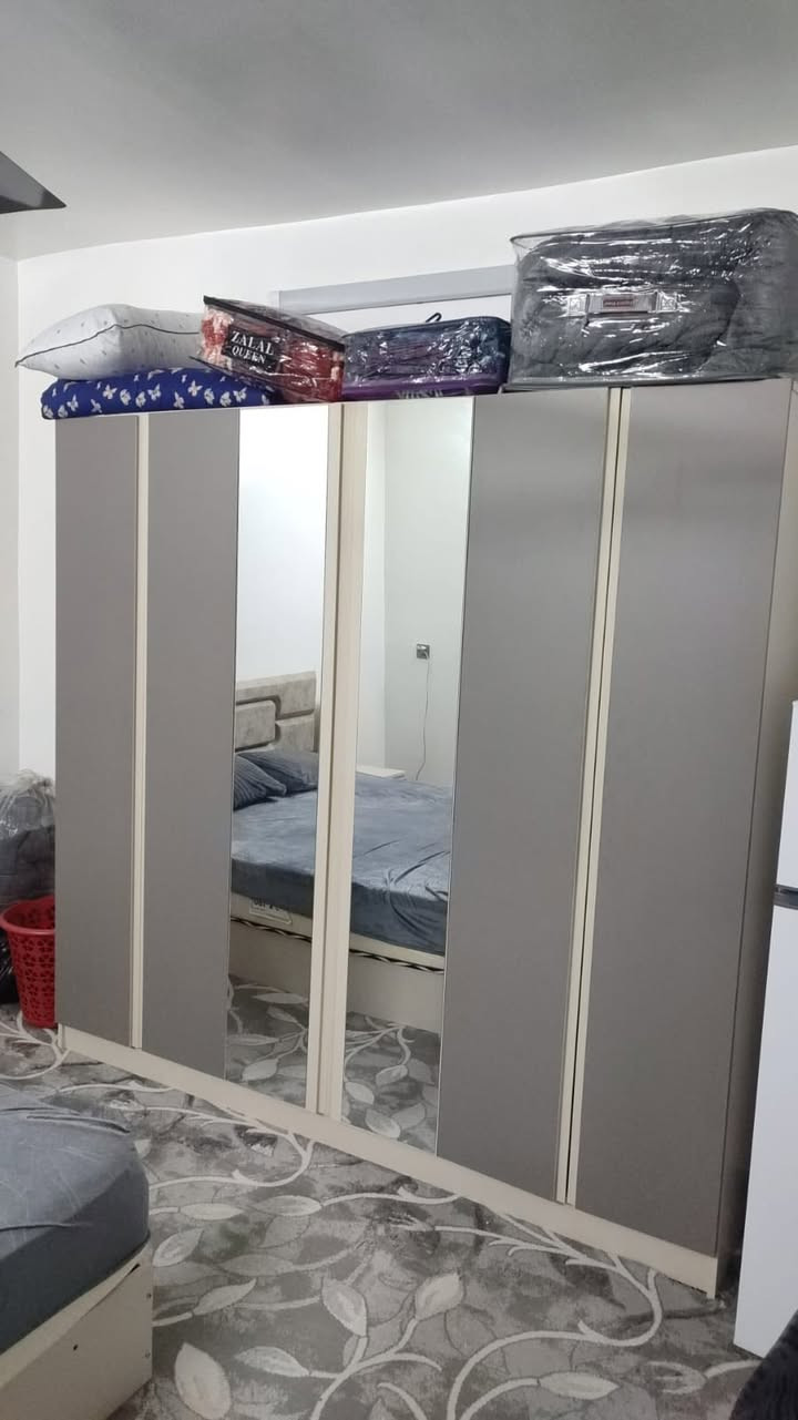 السلام عليكم اخشاب تركية مستعمل جدا قليل. و نظافة 100/100  ابيعهن وية الدوشك مكاني بغداد الحرية للاتصال ‭0776 631 9017‬. السعر 450 وبيهة مجال (قليل).
