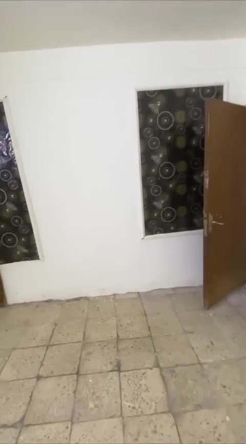 بيت مساحه 130 متر مسلح طابق واحد جاهز للسكن فارغ حاليا سعره فقط بيع سريع ب 48 منطقه كامله الخدمات مجاري ومي وتبليط عنوانه مقابل حي الكوفه افرع افران الحجيه كله كبل ثالث فرع عن الشارع العام او درع القديمه للطلب الاتصال على الرقم بيه وواتساب فيديو وصور للبيت ***********
