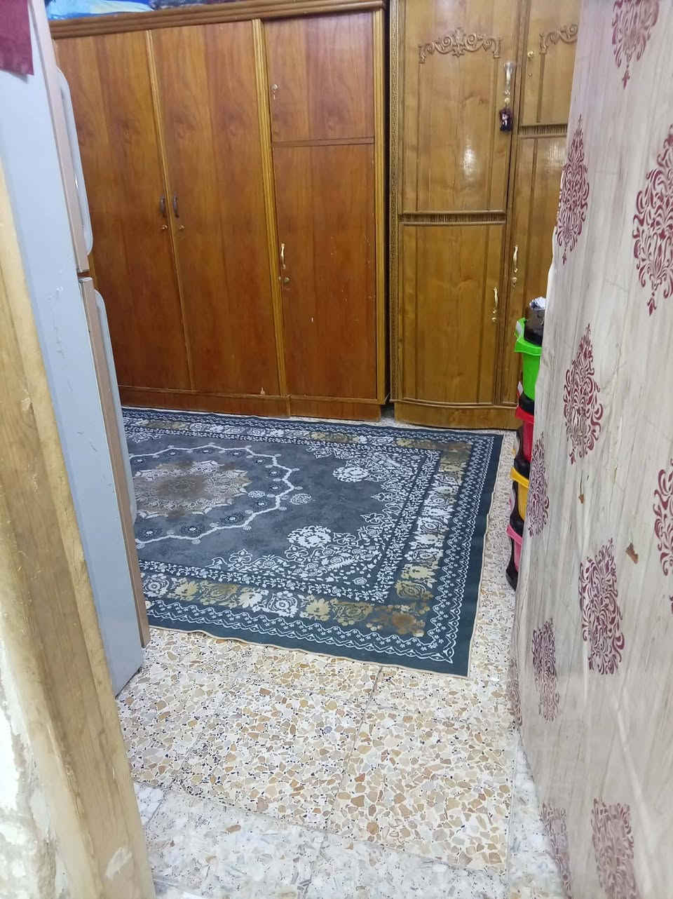 السلام عليكم بيت تجاوز السده الاولى مقابيل الزراعي قرب مطعم جوعان 100متر مربع طرمه وصحيات واستقبال ومطبخ منور وغرفه السكف سندويج بناء طابق واحد السعر 27مليون بي مجال ‏‪***********‬‏هذا الرقم للاتصال
