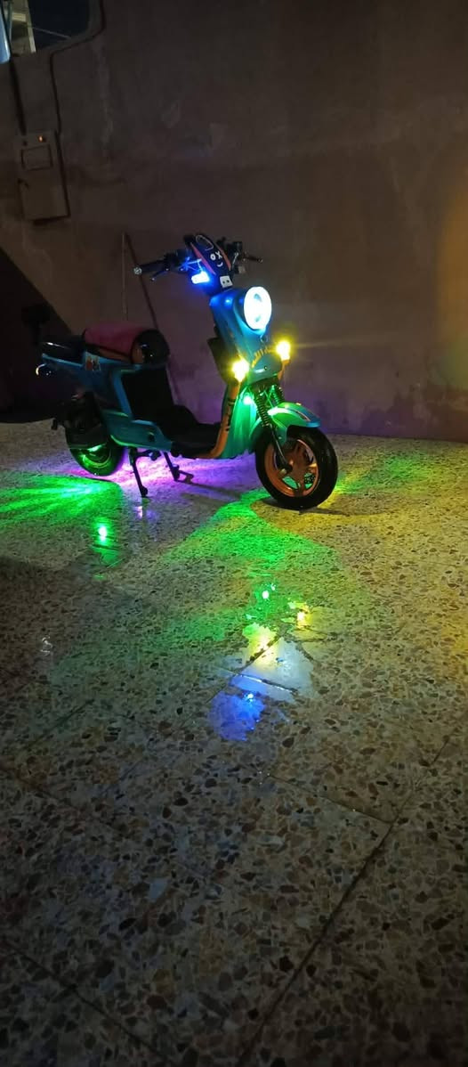 السلام عليكم دراجة R9المدرع  كلشي شغال وشرط الفحص خمس بطاريات اكبار دبل نظيفات ونضام pوبلتوث السع450  رقم الهاتف ***********
