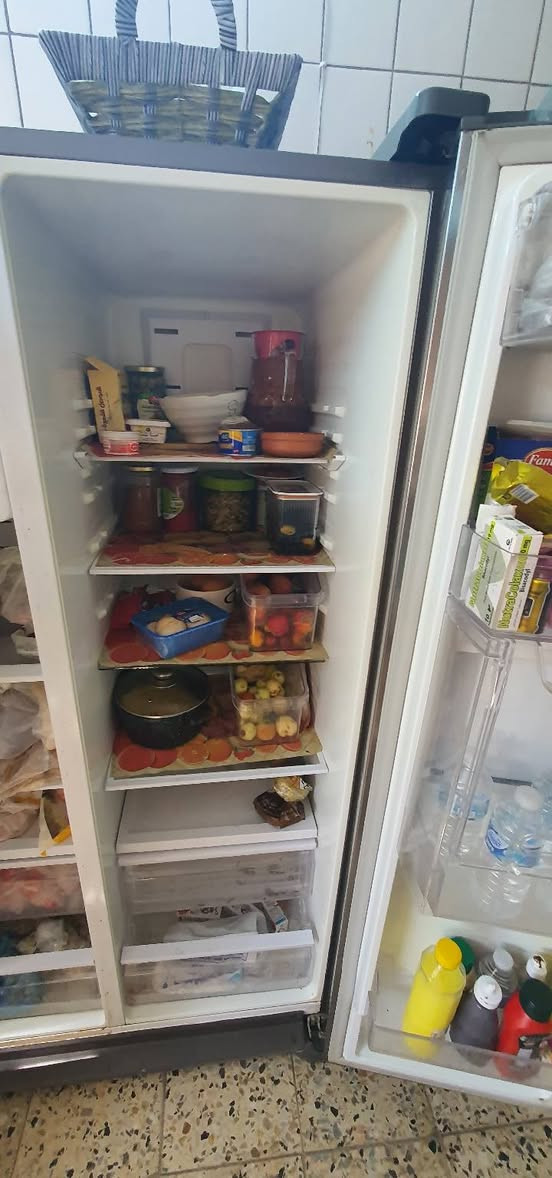 ثلاجه سامسونج بابتين ثلاجه ومجمده سعره 400 بيه مجال 
مكاني بغداد *********** ثلاجه مال بيت نظيفه تجي تفحص
