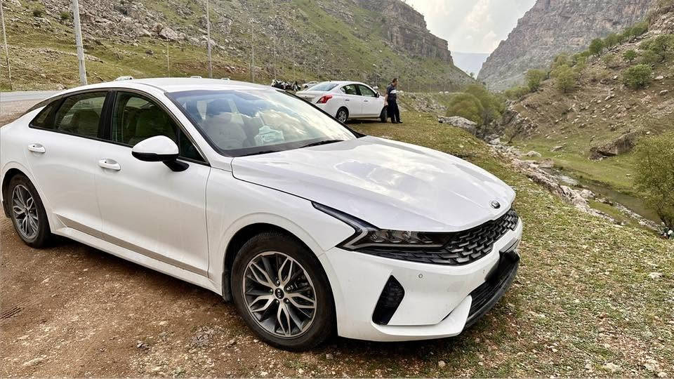 السلام وعليكم اخوتي
K5 خليجي شركه دوليه العراقيه 

موديل 21 رقم بغداد انكليزي الجديد بأسمي تحويل لون ابيض 

مواصفات السياره 

محرك 2000 دوش

حساسات خلفيه اماميه

تبريد بيانو قطعتين ثلج

مري شفط

فول تحكم ستيرن

كامره خلفيه 

مقاعد جلد 

الارضيه مدوشمه كلها جلد 

شاشه كبيره تدعم كار بلي 

لدات نهاريه والمواصفات الباقيه معروفه شركه دوليه العراقيه 

صارت عندي صبغ بالجنطه

الاربكات كلها مكفوله 

الباقي مكفول 

دهن كله اصلي بانزين السياره على ايدي كلها على وضع الشركه محرك كير برغي ممفتوح بيها 

سعرها 185 وبيها مجال بسيط 

بغداد الكرخ 

اذا عجبتك تشلع عيوني واذا معجبتك اعبر المنشور بكلمه حلوه 

***********
