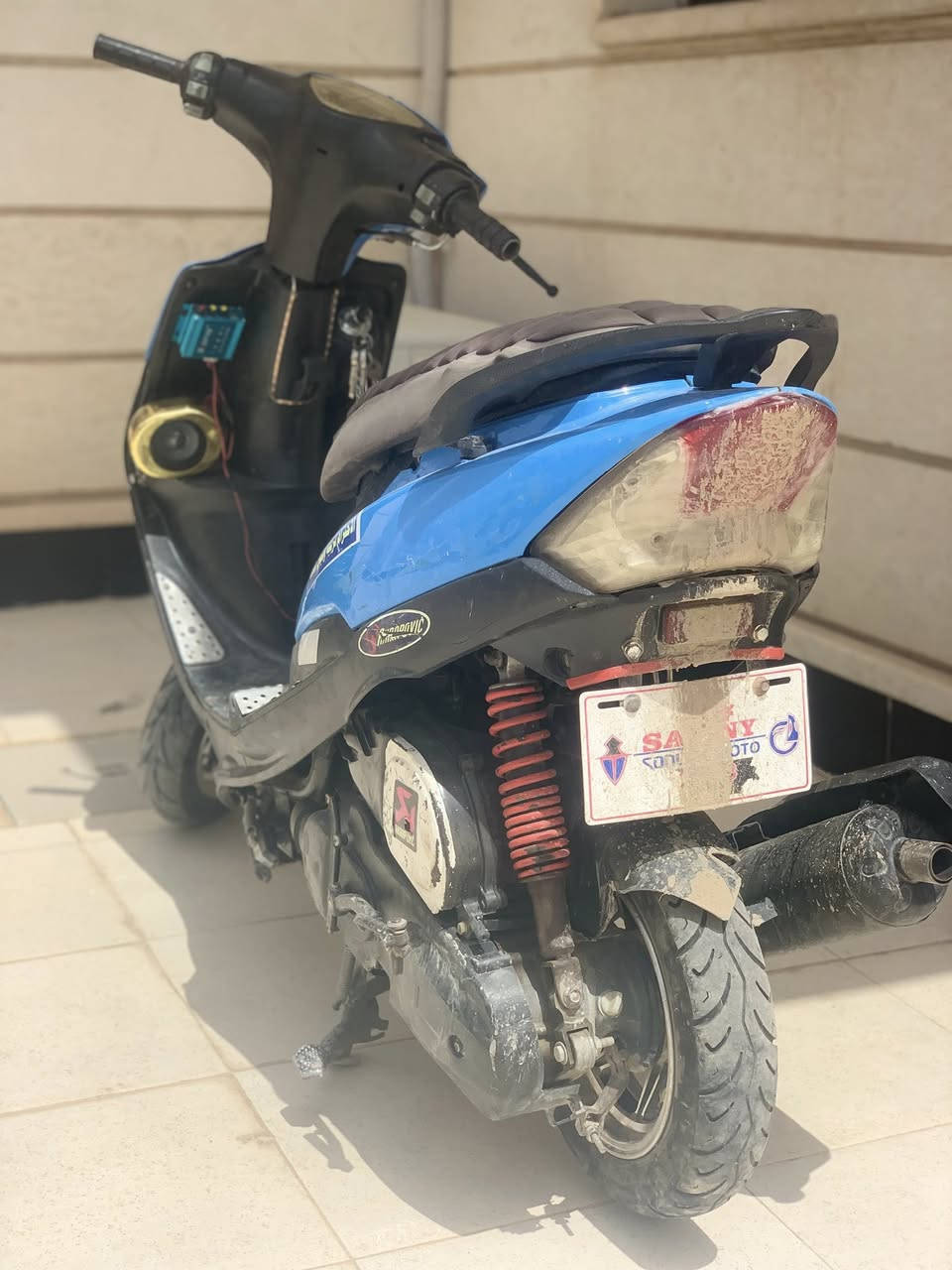 السلام عليكم ماكس عدله 120 مكينه 55 كزوز رياضي كلجات جديد بنزات جديد هندر وسلف تايرات جديده ويل درجه اوله شغال كهربائياتها كلها شغاله كلشي ما ناقصها  
***********خط واتساب متوفر.
