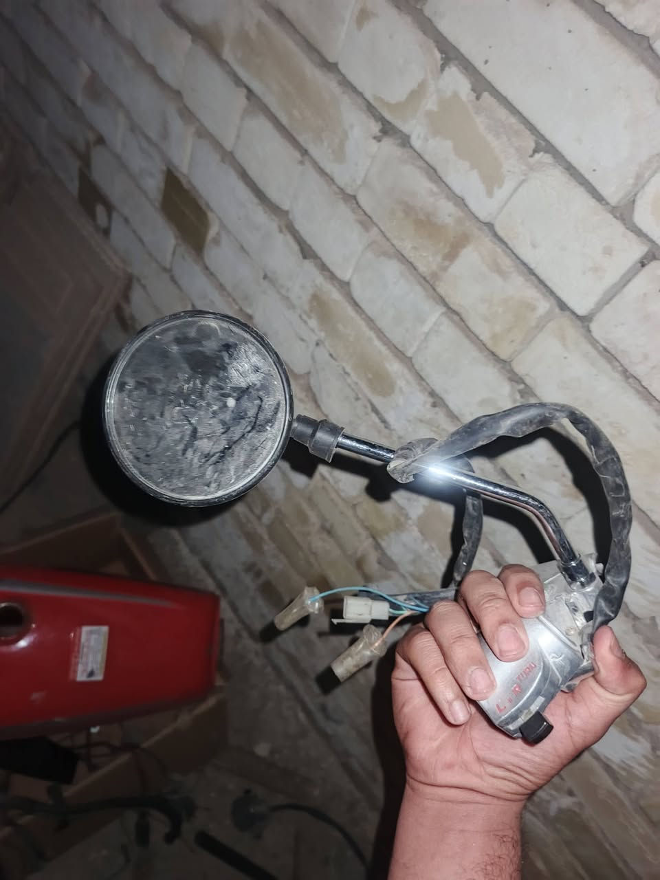 سلام عليكم غراض اربعه كير للبيع بيهن جديد وبيهن مستعمل شي قليل ضفيره +اثنين سوبايات +صالنصه كاتم+تانكي مال شلامجه بدون صفاحيات +صينيه سوده +مجمع مال لايت واشاير استيل+مجمع مال لايت واشاير أسود أصلي مال شلامجه+ستيرن اسود مال شلامجه جديد مامستخدم مكاني كنطره السلام ***********
