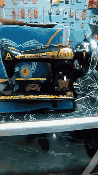 مكينة خياطة ام الفراشه🧚🏿‍♀️ جديدة بالكارتون مع ملحقاتها 
ورشة الاخوين الموصل الرشيدية قرب جامع الحاج ادريس 
واتس اب ***********
