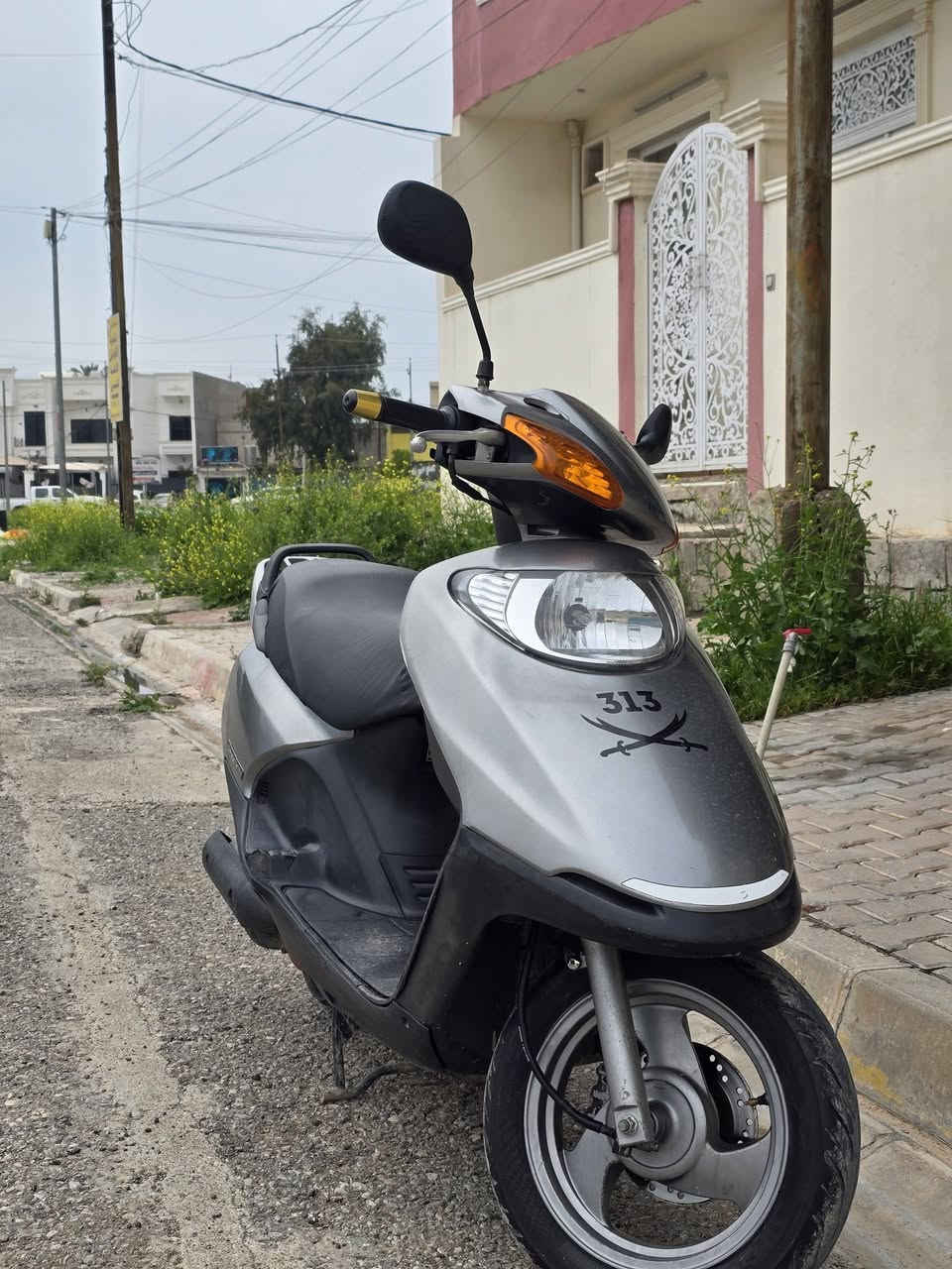 دراجة هوندا سبيسي محرك 100cc دراجة ياباني مال رمبة نكره سلف كلها على بلاد ماشي ١٦ الف فقط يعني ما ماشي رقم بي وتساب ***********
