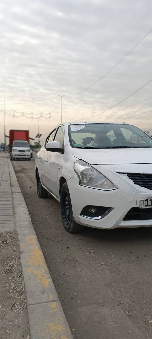 سلام عليكم نيسان هندي ام ضمان ماشيه44 موديل 24 بيها نص جاملق بارد والباقي مكفول كفاله عامه سعر 128 سياره بسمي 
لاتصال ***********
***********
