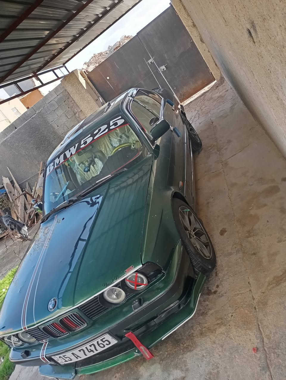 السلام عليكم من رخصه الادمن للبيع او مراوس بسني ٢٠٠١ بيئم موديل ٩٢محرك٥٢٠ مسكر كير عادي محرك كير صدر تخم تاير تبريد تدفئه كلهن مكفولات مصبوغه عام جماليه سنويه ورقام  وهزه جداد الى٣١بسمينه تحويل مباشر السعر٥٥وبيها مجال بسيط مكانه القائم شراي يجي يشوف بعينه ويدلل ورجا لحد يكسر بسياره الي ماتعجبه  أو مايعجبه السعر يرفع المنشور  وجزاكم الله خير ***********
