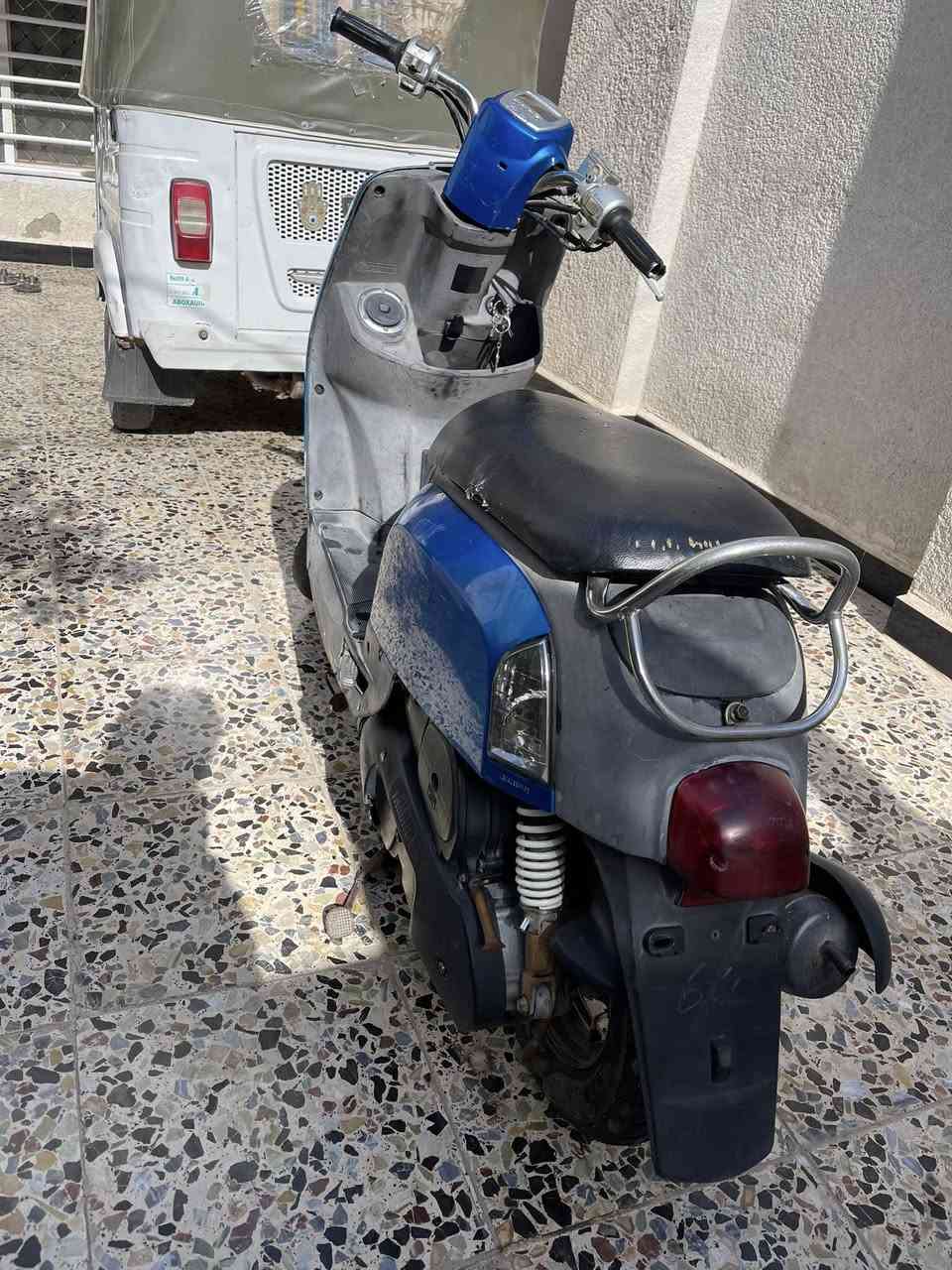 سلام عليكم شباب دراجه بوليس نوزل للبيع
كفرات ختم واحد كهربائيات كله شغاله مكينه خرسه مابيه اي نقص مكاني بغداد الحسينيه الراشديه  سعر ٦٠٠شراي يجي خاص رقم ***********
