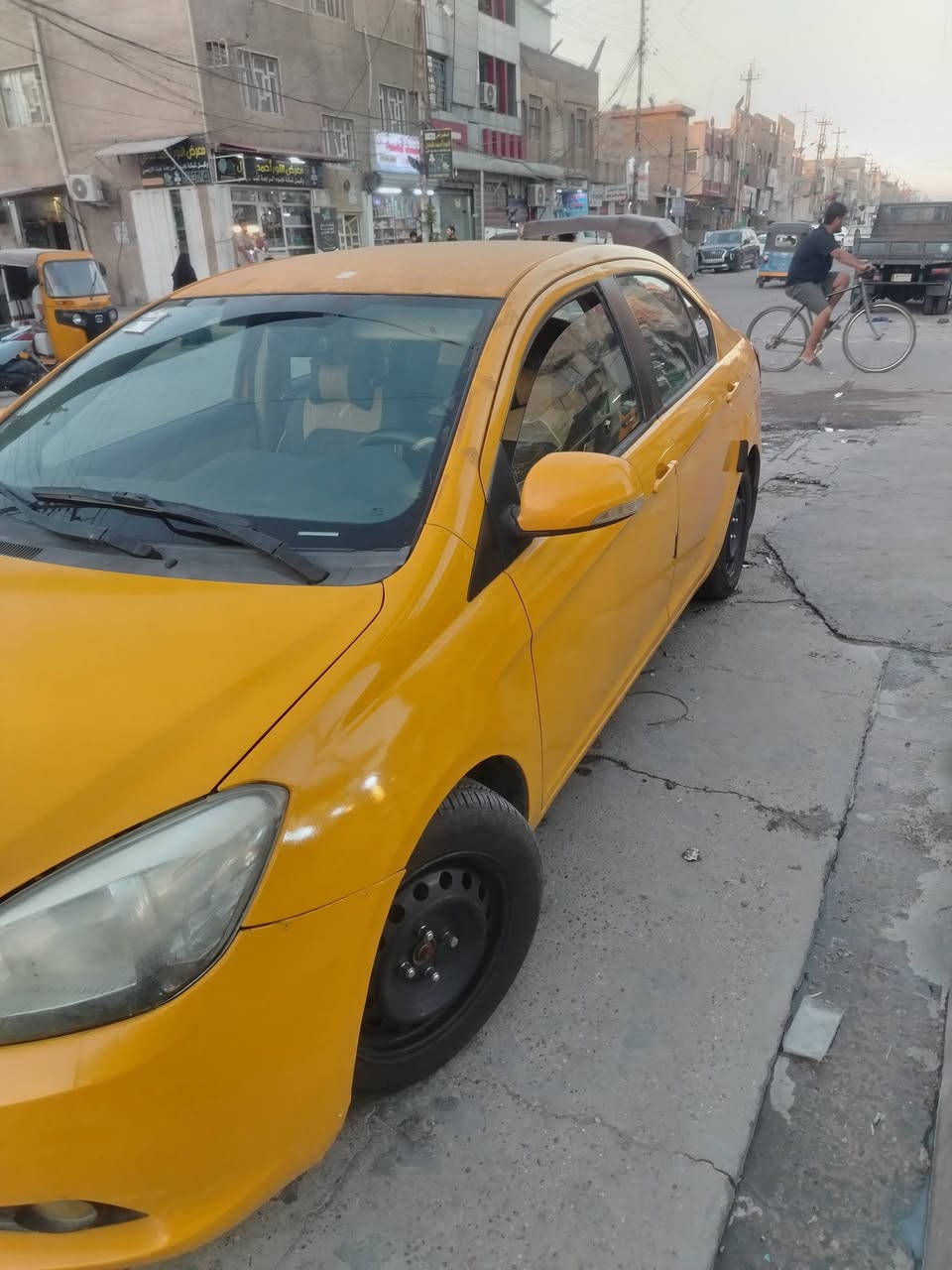 سياره فولكس ٢٠١٢ بسمي تخم تاير جديد ويل جديد جاهزه للشارع بيه صبغ حزام جماليه فقط بدون معجون السعر ٥٠ وبيه مجال ***********
