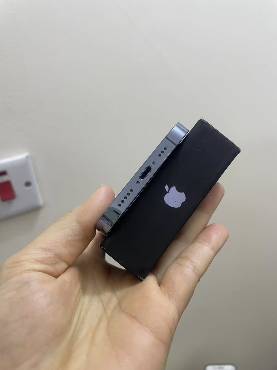 ١٣ برو ( برو فقط ) ذاكرة ٢٥٦ بطاريه ٧٨
جهاز نضيف مكفول وتر لامصلح ولامفتوح ع الفحص
سعر ٥٢٥ 
من بغداد ***********
