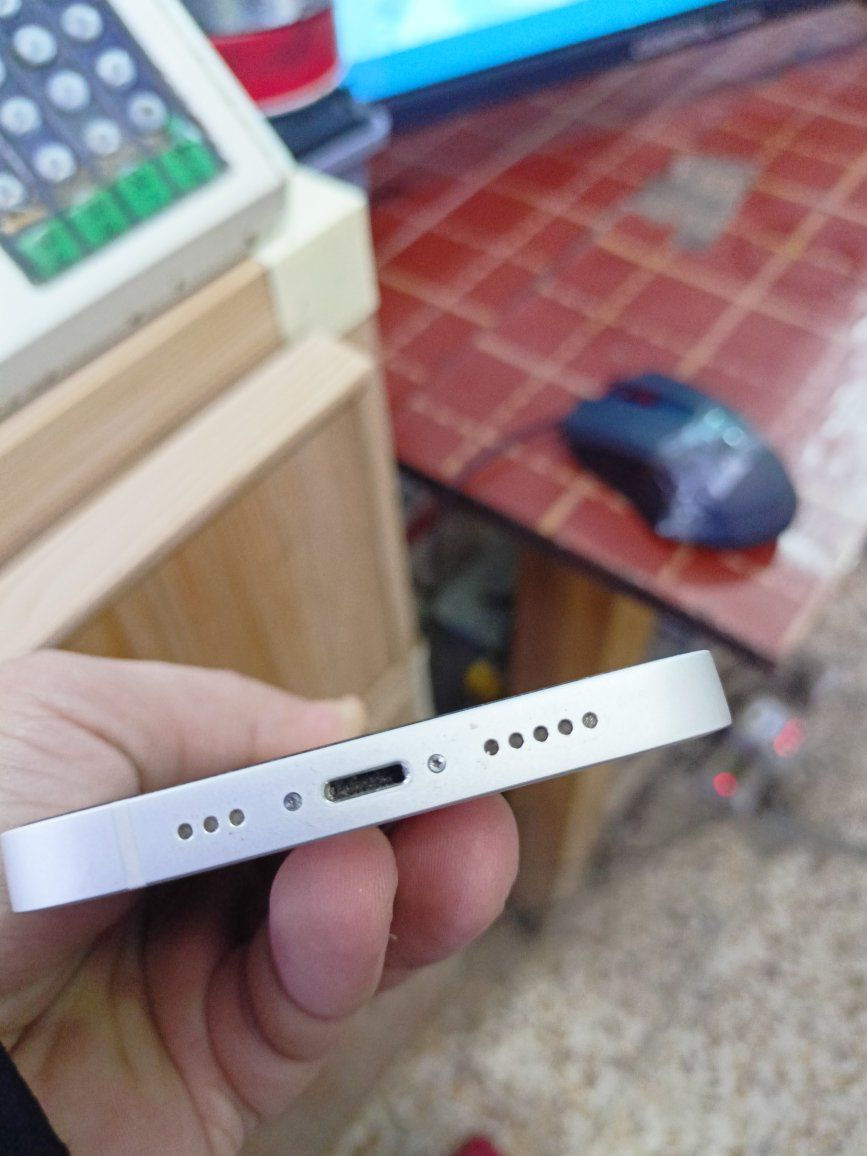 ⚫ايفون 13 عادي للبيع (فقط)
⚫ الون ابيض⚪ نضافه 100%
⚫بطاريه🔋89 شرط
⚫ ذاكره 128k
⚫جهاز نضيف ما مفتوح 
للستفسار الاتصال  علـّۓ  الارقم
***********
***********
