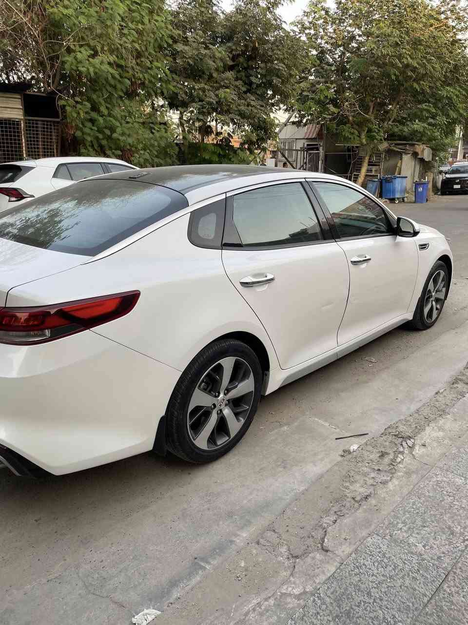 كيا اوبتما 2016 فئة  جيتي لاين
فول مواصفات 1/1 وكالة خليجي مكفوله مابية صبغ 
ماشيه 144 الف حقيقي 
مكينة 2400 
ــــــــــــــــــــــــــــــــــــــــــــــــــــــــــ
المواصفات....
1-اللون ابيض صدفي 
2-تبريد قطعتين منفصل 
3-بانوراما 3حركات 
4-ستيرن شكل رياضي D sport 
5- 3 انظمة سبورت للقيادة
6-تدفئة ستيرن هيتر 
7-شفتات ستيرن
8-تحكم ستيرن 4 جهات 
9- 4 كامرات مع GPS
10-جلد قرميدي اصلي تطريز 
11- كشنات كهرباء السايق والصدر
12- تخزين 2وضعية ميموري كشن 
13-تدفئة وتبريد كشنات امامي
14-تدفئة كشنات خلفي
15-حساس امامي خلفي
16- كشنات جلد لون ماروني
17-زراك لايت
18-لد امامي خلفي ليزر
19-لايت زينون ناصي عالي متحرك مع حركة الستيرن واظهار النقطة العمياء 
20-رادار جاني تنبيه عند اقتراب سيارة من الخلف والجوانب 
21-ايرباك عدد 8
22- 3انظمة قيادة ايكو سبورت اعتيادي
23-نظام ABS بريك
24- مانع انزلاق
25-نظام AUTO HOLD نزول منحدرات
26-بصمات عدد 3 مع الصندوق 
27-الصندوق نظام ذكي فتح الجنطة عند الاقتراب من السيارة 
28-شاشة 8 انج لمس notification 
29-بوصلة تحديد القبلة والخرائط  وتحديد الموقع والملاحة
30-سماعات عدد 10 
31-بلوتوث مع حساس الصوت اذا كان مرتفع عند الكلام ينخفض
32-نظام الصوت  سستم harman/kardon  مع سبوفر مضخم صوت عدد 2
33- هاند بريك بصمة كهرباء
34-بردات خلفية اصلي
35-نظام شحن الهاتف لاسلكي
36- ضوء ابيض داخلي 
37-مري كهرباء شفط قلابة مع ضوء إشارة 
38-الماسحات حساس تعمل عند الأمطار
رقم بغداد 
السعر 168ىبيها مجال
للاستفسار ***********
