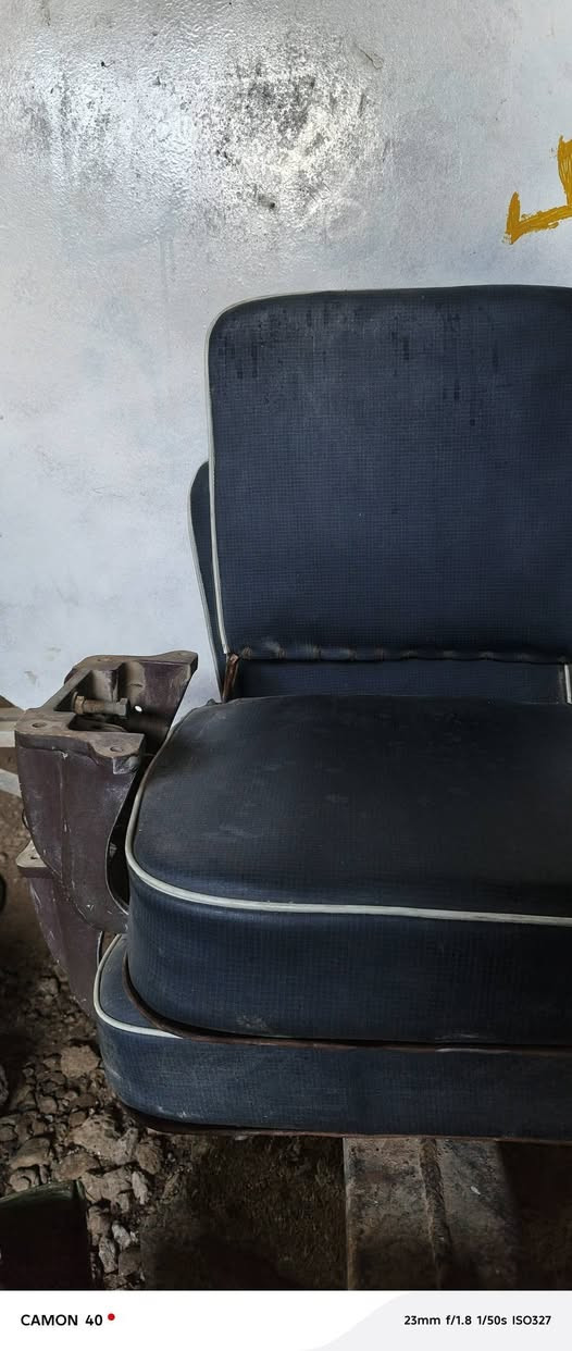 دوو کوشن گڵابەی پێشەوە شتێ نمونە لە جوانی لۆک بیلاد ئیسقان***********
