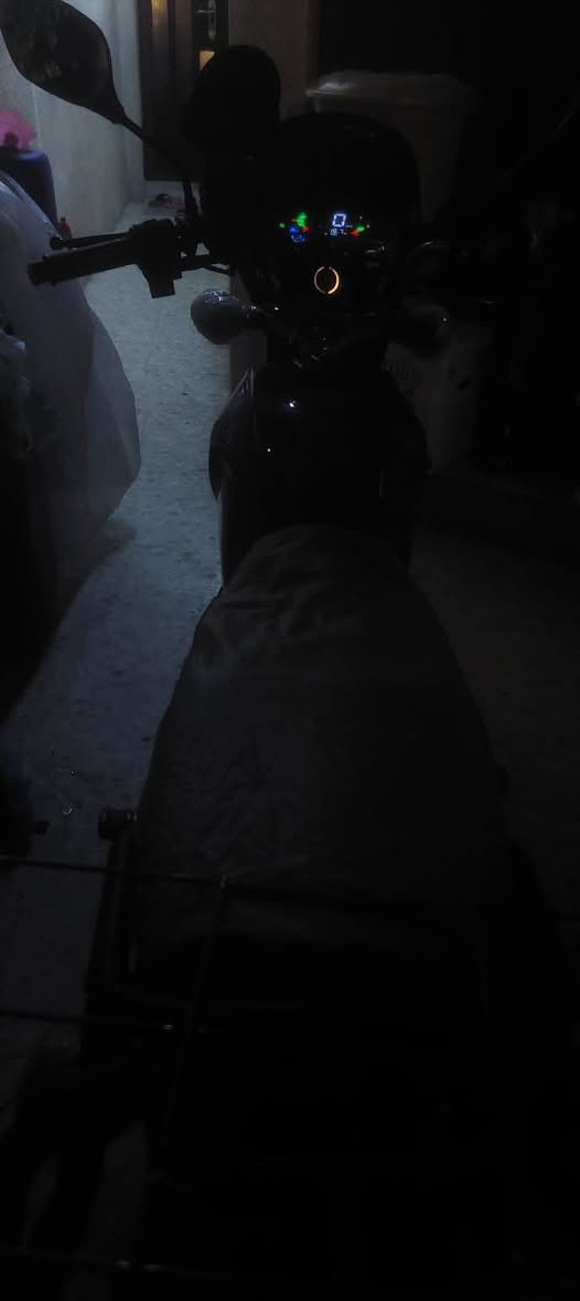 السلام عليكم دراجه سولنك ماكس للبيع دراجه نضيفه ما مشتغله دلفري ممفتوح بيهه برغي بعدهي زيروو ماشيه قليل كلشي بيهه يشتغل لايت عالي ناصي زنون اشاير دراجه خير من الله موديل 2025 السعر ٩٥٠ وبيهه مجال مكان بغداد الاستفسار مراسلتي خاص او اتصل ع ***********
