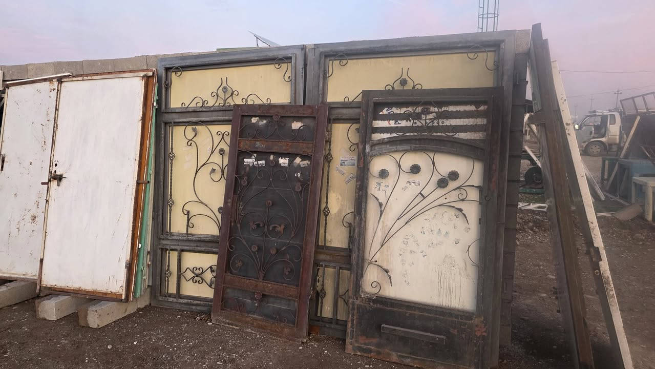 أبواب واشبابيك مستعمل للبيع 
موصل سهل نينوى 
طريق موصل اربيل 
مفرق شاقولي 
قرب جامع الرسول الاعضم 
لي استفسار 
***********
