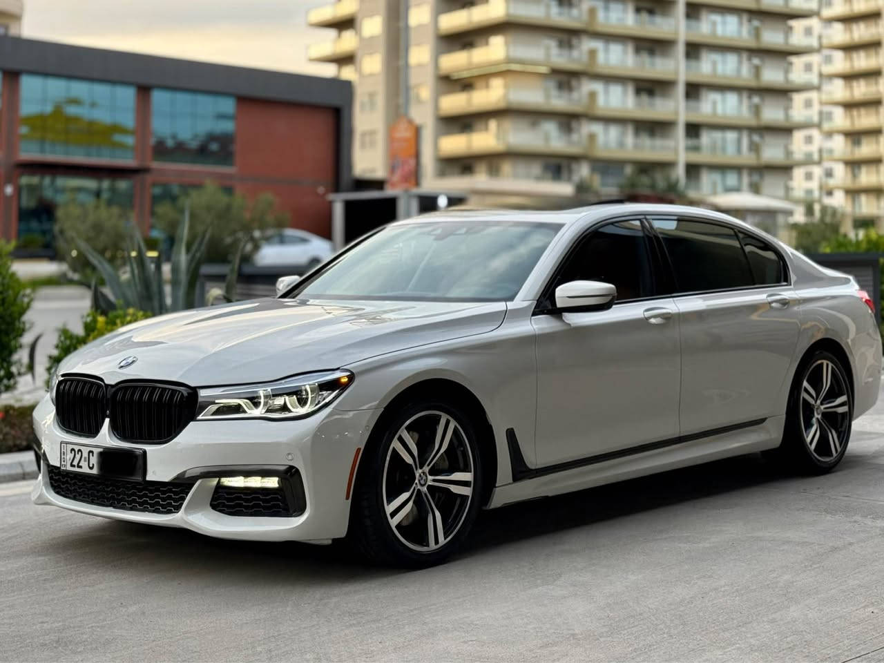بي ام دبليو 750LI موديل 2019 

 سيريس 7 فول فول مواصفات سلايد 

ا‎ماشي 140,000 الف كم 

ا‎اللون ابيض 

ويل 21 ينج 

جام اسود ٪؜٨٠ قانوني

ا‎مادة المقاعد جلد ديزاين كريمي

ا‎عدد المقاعد 5

ت‎المواصفات :الكاميرا الخلفية - سقف بانورامي صقف نجوم - صندوق كهربائي  - التحكم على المنحدرات - ٤كاميرا 360 - تدفئة المقاعد  - كل باب شفت -رادار كبير-شغال-خمسة بردات -لايت دايناميك مع ستيرن-- تبريد المقاعد - بصمة - شاشة - مراقبة النقطة العمياء - التحكم التلقائي في درجة الحرارة - نظام فرملة الطوارئ - مصابيح الليزر الأمامية - تدفئة مقود القيادة - لوحة قيادة رقمية - أبل كاربلاي سماعات Harman Kardon - XDRIVE فور ويل

حادث سيارة نوض صبغ  بدون شخت بشرط 

ارخص سعر:- 243$ مجال بصيت 

سليمانية 

رقم صاحب سيارة:*********** السليمانية, العراق
