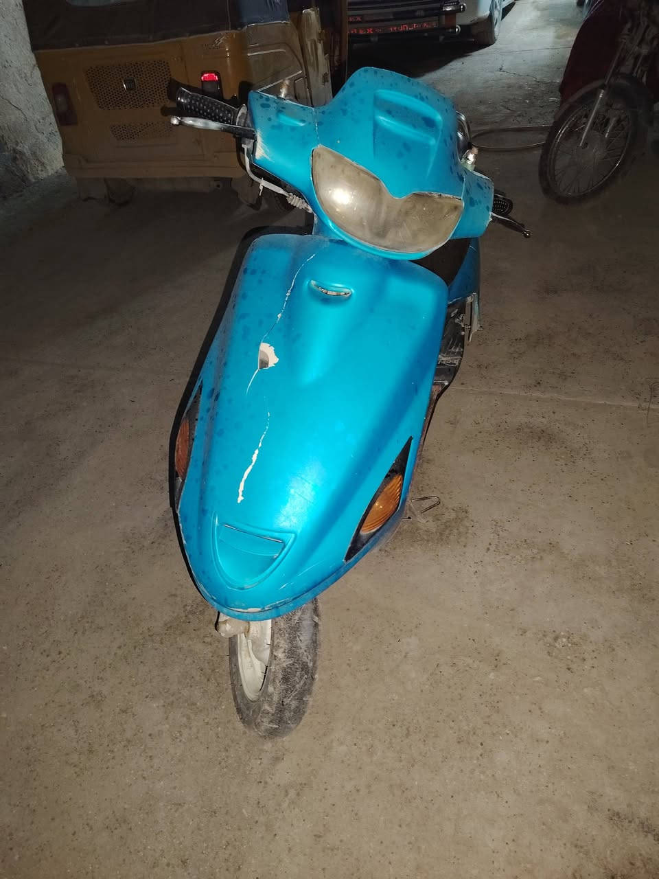 سلام عليكم فراشة للبيع دراجة كايمة بس شغالة تريد جفت أو لا بكيفك تأيرات جدد سعر ٢٠٠ مكاني الحمزة الغربي *********** خاص او الاتصال
