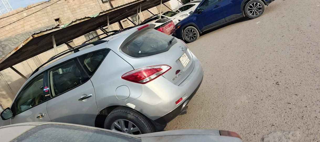 سلام عليكم للبيع نيسان مارونو ١٢رقم بغداد السياره كير محرك مكفولات ٦سلندر فول مواصفات مكفوله من الضربه الحادث بس تعديل بارد باب بصف السايق السياره وارد أمريكي نسبه الغرق ١٠/باميه مكان السياره سامراء رقم *********** ملاحظه غير متواجد عانت السعر 90 بيه مجال قليل
