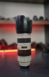 عدسة كانون تك 70 200 f2.8  نضافة 100 سعر 750 الاف  واتساب 07844429900