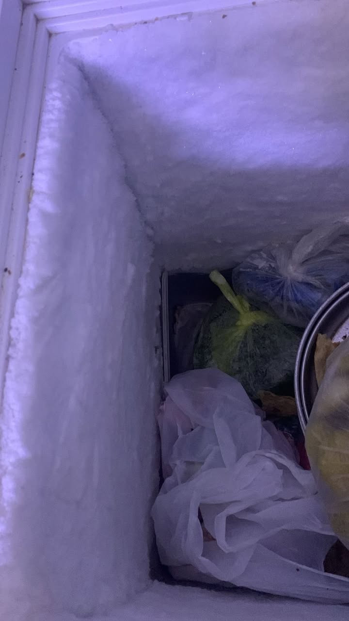 السلام عليكم جرباية طابقين جربايه نفر  مجمدة   تشغل كلشي مابيه فقط كشر من برة بي زجار من جوة  
شلعة 250 الف 
صاحب الغراظ. عندة واتساب ***********
