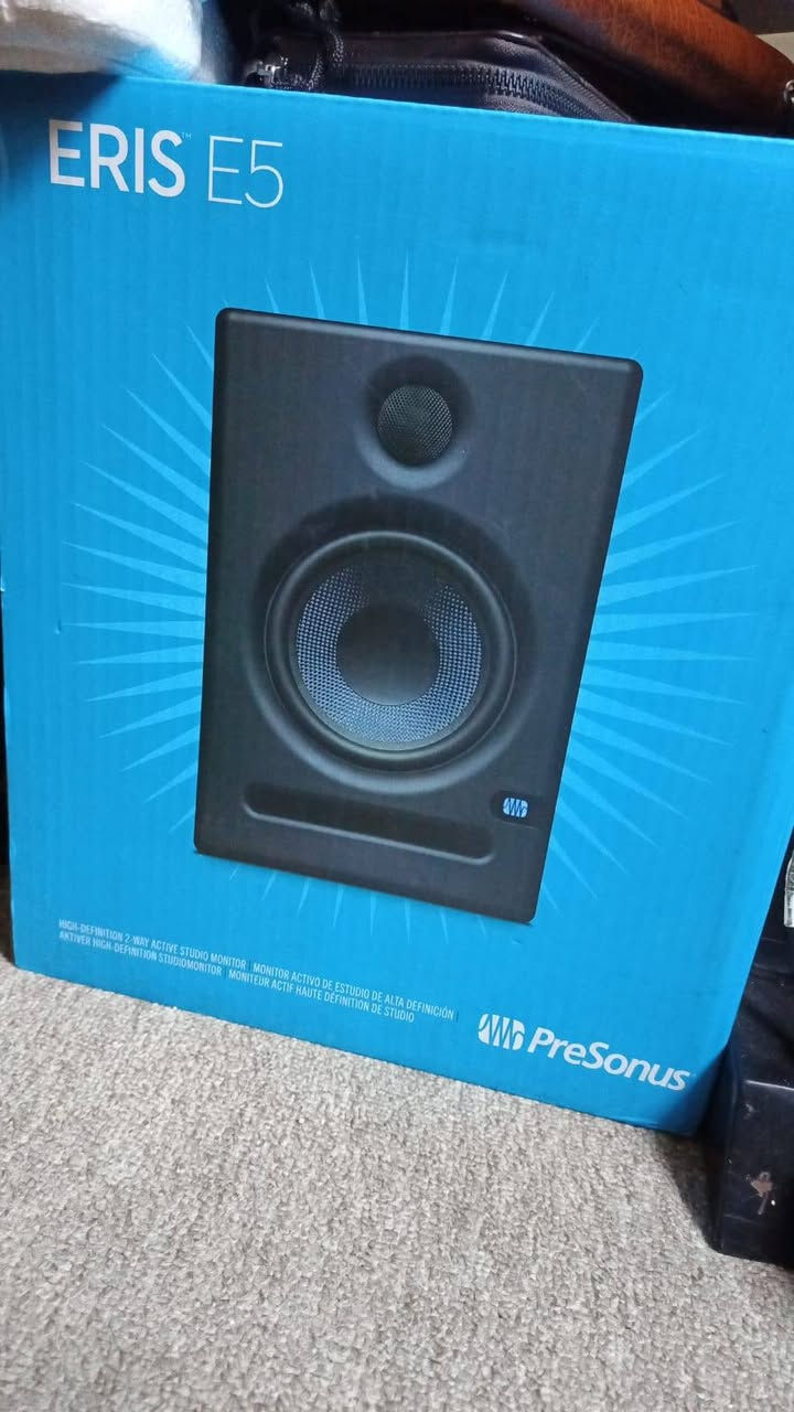 السلام عليكم زوج سماعات ستوديو نظيف كلش بالكارتونه سعر 350 الف مكان اربيل ***********
