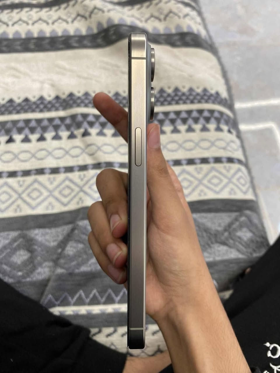 السلام عليكم شباب
ايفون 15 PRO MAX تيتانيوم 
الجهاز نظافته ع عالم شخط مابيه يلمع أصلا
بطارته 81 اصليه 
ذاكره 256GB 
مبدل شاشه احسن نوعيه بالسوك 
تجي للبيت تفحصه ع راحتك اي خلل بيه تاخذه بلاش 
مكاني بغداد الدوره ✅
رقمي ***********
775 السعر

