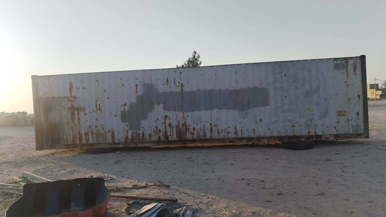 السلام عليكم حاويه للبيع طوال 12
ارتفاع 290مكاني كربلاء ***********اتصال فقط ***********
