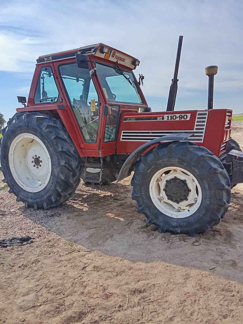 سلام عليكم مكينه للبيع 110 مكفوله من كل شئ بعدها منفيس تترقم بي محافظه بكيفك متعهد انه بكل شى مكاني كربلاء *********** السعر 38
