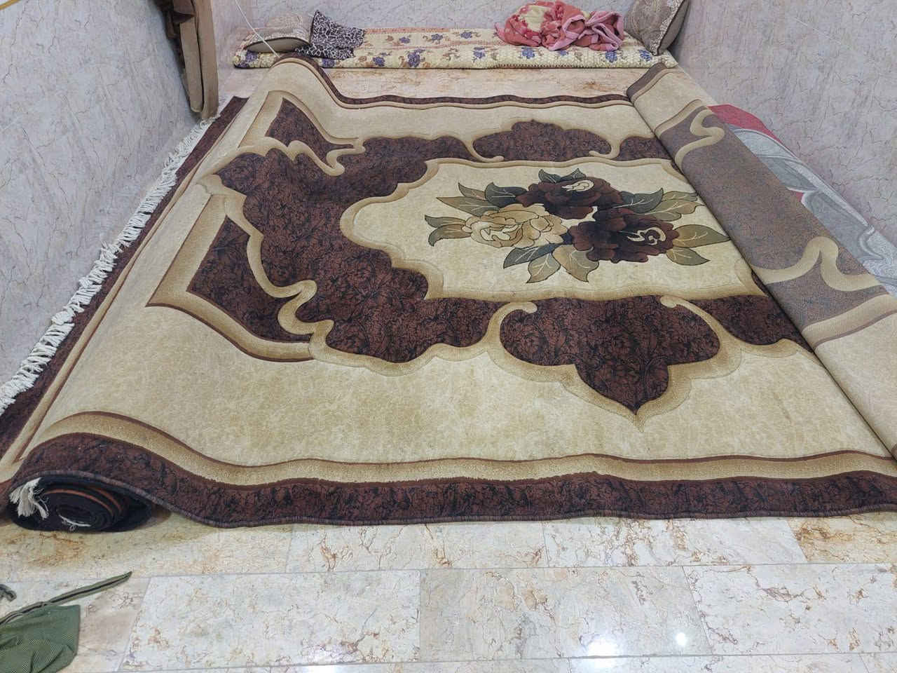 زوالي لبيع  لونها نيلي قياسها ٣×٥ ايراني سعرها ٩٠ 
 و الي لونها بيجي و جوزي قياسها ٣×٤ تركي سعرها ٧٠
والي لونهن احمر عددهن اثنين اخوات نفس لون قياسهن ٢×٥   سعرهن ١٠٠
 زوليه لونها بيجي   و جوزي قياسها ٣×٤ تركي شعر سعر ٦٥
زوالي نظاف  كلش عوزهن فقط غسل و اسعارهن بيهن مجال

للاستفسار 
0781 031 4308 النجف, العراق
