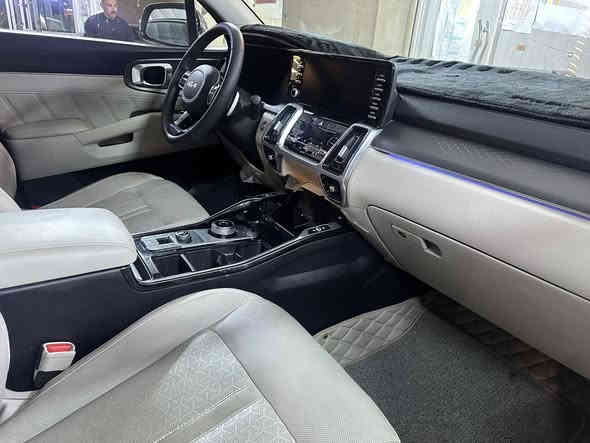 السلام عليكم 
سورنتو خليجي موديل ٢٠٢٣ رقم اربيل سنويه باسمي شرط تحويل 
٦ سلندر ٧ راكب فوووووول اعلى مواصفات بالسورنتو سياره اشتريته بيه تبديل جاملغ امامي شركة بدون اي دواخل ونطخت بيدي صبغت جاملغ خلفي ونص الباب اما الباقي كفاله شرط سونار تخم تاير ومحرك وكير كفاله عامة  
السعر ٢٥٥ وبيه مجال مكان السياره بغداد الدورة 
***********
