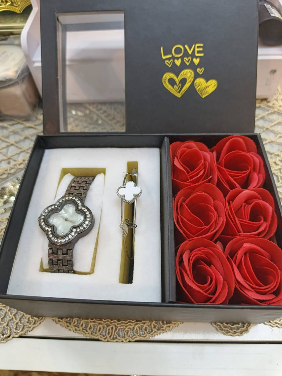 السلام عليكم جميعا توفرت طقم ساعات نسائي الأصلي سعر بس 15الف توصيل مجاني داخل الرمادي  سارع بالحجز ***********
