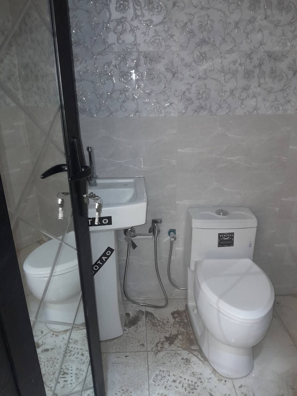 الدار للبيع المساحه ٦٥ متر الواجهة ٤ نزال ١٦ الاستفسار الاتصال على الرقم ***********
