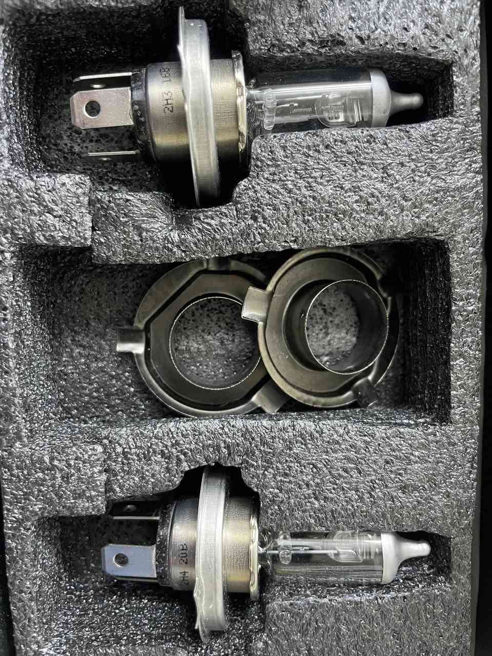 السلام عليكم
- يتوفر
- بانزات 
- لايتات زنون ابيض 
- لايتات اصفر سني  ( تفصيخ ) اصفر  عدد (2)

***********
