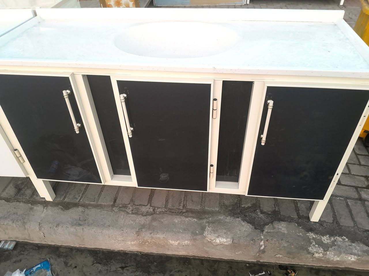 تم وصول سنكات مرمر الثقيل شقل بنل درجه أوله بلاش بسعر ذ160 لف القياس متر ونص 
العنوان بصرة حيانيه اول الاين شارع القائد 
الاستفسار *********** توصيل داخل البصره فقط
